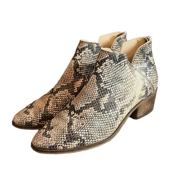 Dolce Vita Women’s Bootie Karsen Back Zip Faux Snakeskin Pointed Toe Size 8M - Picture 3 of 13